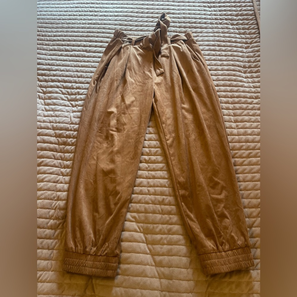 Franchesca’s Faux Suede Tie Waist Pants Size L NWT
